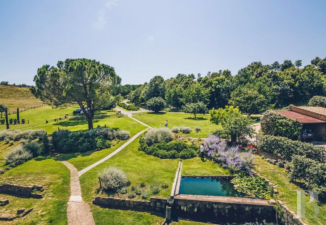 En Italie, au sud de Tuscania dans la province de Viterbe, une ancienne abbaye cistercienne réhabilitée au tournant du siècle - photo  n°30
